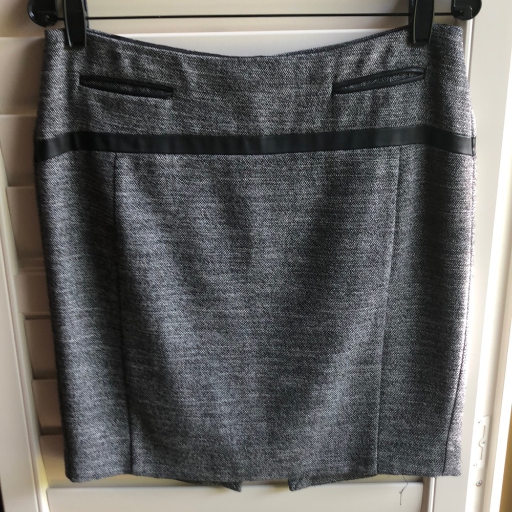Black tweedy skirt trimmed with faux leather. Pockets will hold a 💄!